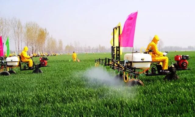 自走式施藥機械 自走式施藥機械