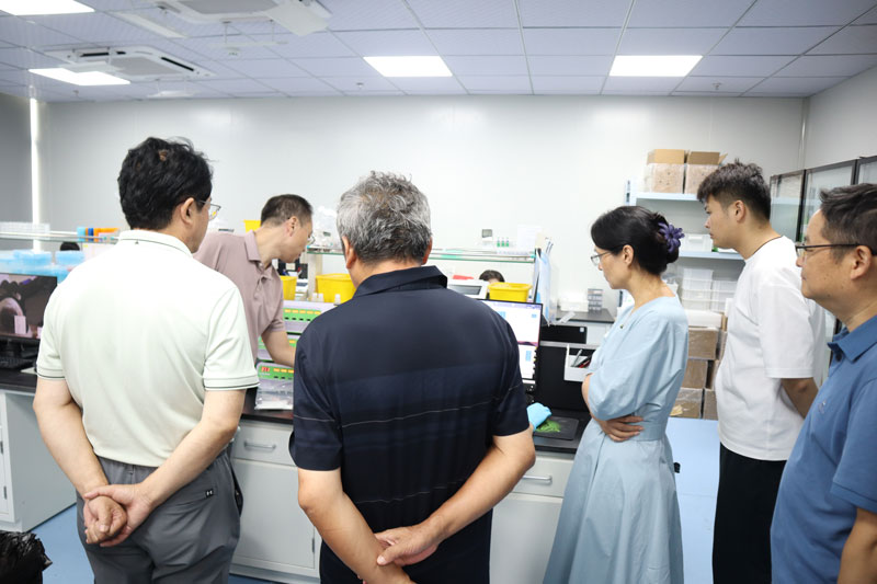 中國(guó)糧油學(xué)會(huì)專家組蒞臨南京微測(cè)調(diào)研指導(dǎo) 中國(guó)糧油學(xué)會(huì)專家組蒞臨南京微測(cè)調(diào)研指導(dǎo)